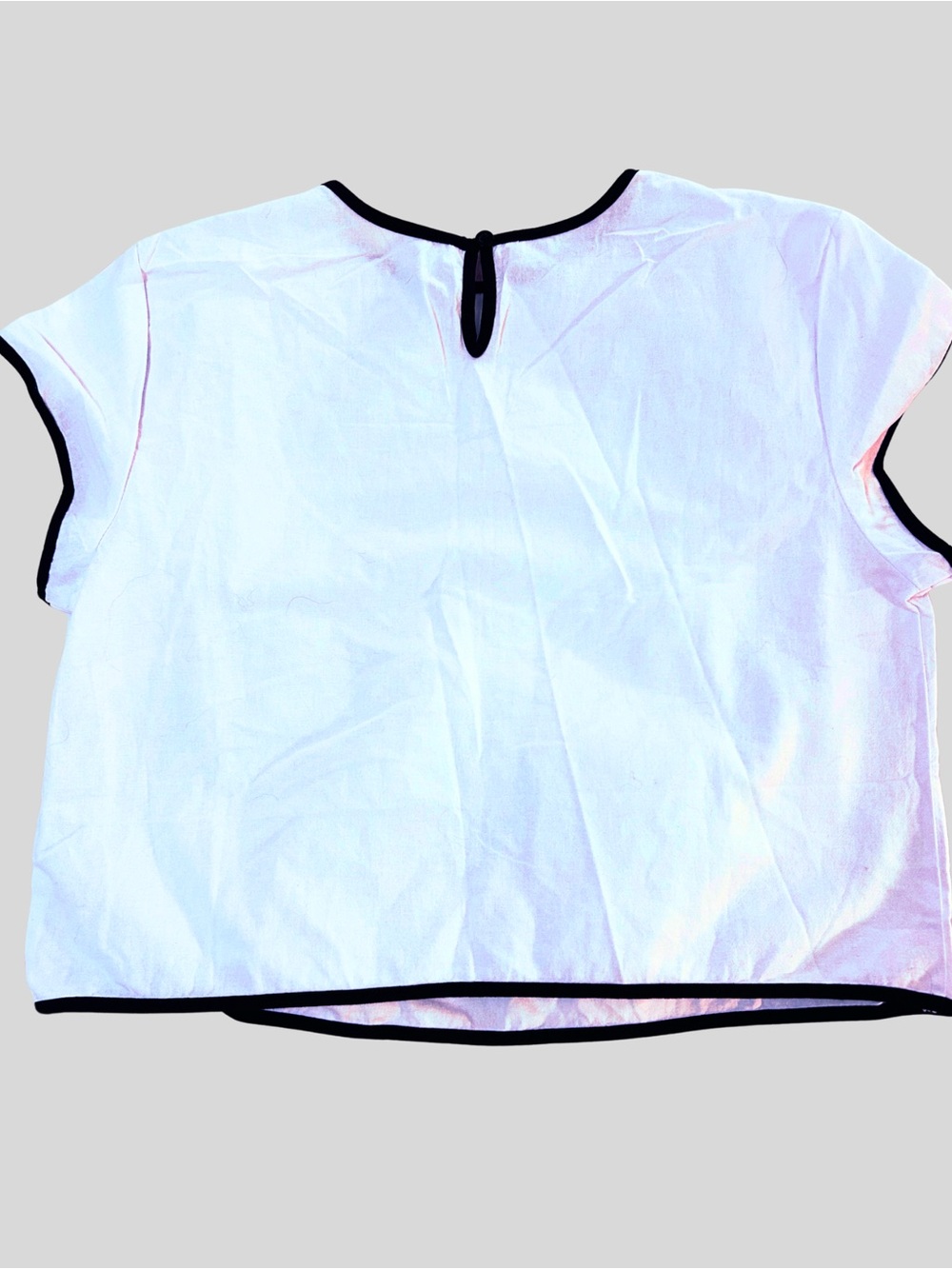 Commense White Top with Black Trim - Picture 2 of 4